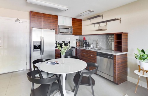 East San Mateo Apartamento | Wonderful 1BR in San Mateo, Pool + Parking