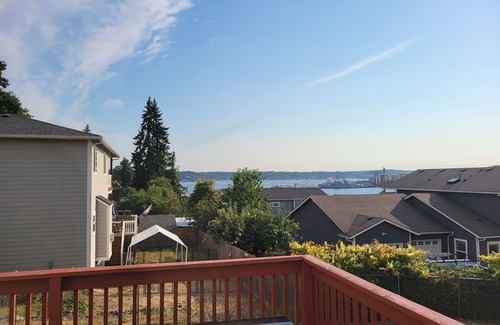 Bremerton Casa | Wonderful 3-bedroom house with water view