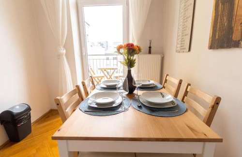 Funfhaus Apartamento | Wonderful apartment close to City Centre With Porch