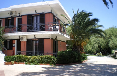 Molos Villa | Apartamentos maravillosos X 4 en un entorno increíble junto a la playa de arena de Corfú