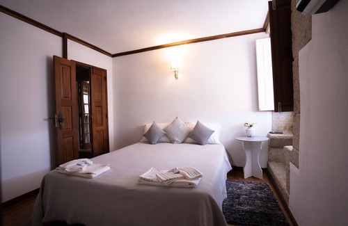 Sortelha Cama Y Desayuno | Casa da Cerca Tourism or Holidays in the Charming Village of Portugal