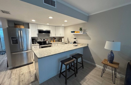 Port Charlotte Condominio | Maravilloso condominio en el río Myakka, cerca de las playas. Recientemente remodelado