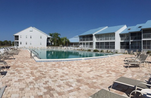 Port Charlotte Condominio | Maravilloso condominio en el río Myakka, cerca de las playas. Recientemente remodelado