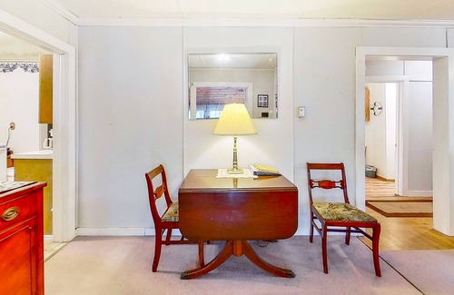 Hazelhurst Casa | Wonderful lakefront home with WiFi, private washer and dryer, fireplace, decks