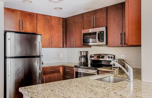 Mount Vernon Triangle Apartamento | Wonderful Mt Vernon 1BR w/ Gym & Roof Pool, nr Dining, by Blueground