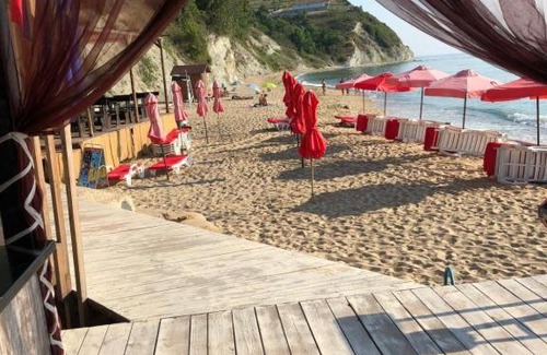 Byala Apartamento | wonderful one bedroom appartment first line to the sea