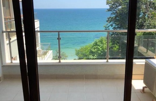 Byala Apartamento | wonderful one bedroom appartment first line to the sea