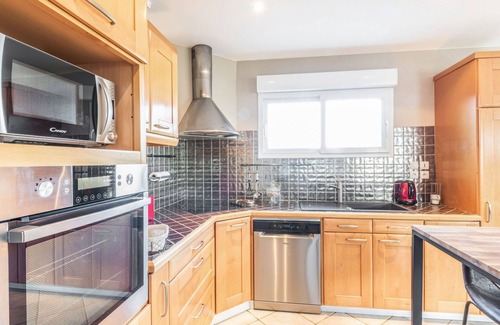 Bretteville-sur-Ay Casa | Maravillosa casa de vacaciones privada para 6 personas con WIFI, TV, terraza y mascotas permitida