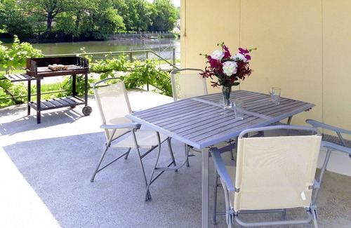 Tyn nad Vltavou Casa | Estupenda casa de vacaciones privada para 8 personas con WIFI, TV, terraza y mascotas permitida