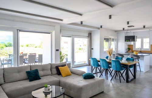 Donji Prolozac Casa | Estupenda casa de vacaciones privada con piscina privada, A/C, WIFI, TV, terraza y vista panorámica