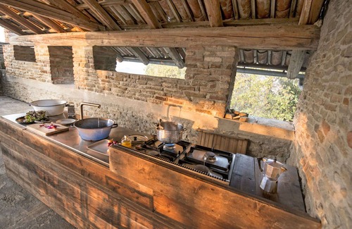 Trezzo Tinella Villa | Preciosa casa de vacaciones privada con WIFI, piscina privada, TV, terraza, vista panorámica