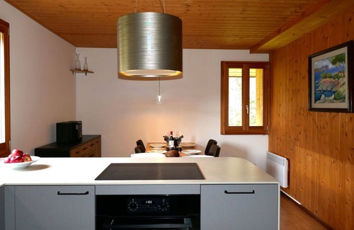 Blenio Casa | Maravillosa casa de vacaciones privada con WIFI, TV, mascotas permitida y vista panorámica