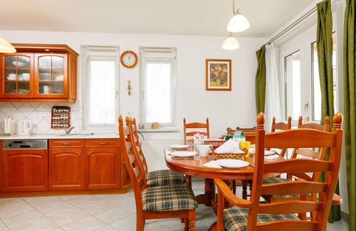 Balatonoszod Casa | Preciosa casa de vacaciones privada para 10 personas con A/C, WIFI, TV y terraza