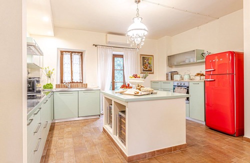 Montecatini Val di Cecina Villa | Casa de vacaciones privada con WIFI, jacuzzi, A/C, piscina privada, TV, vista panorámica