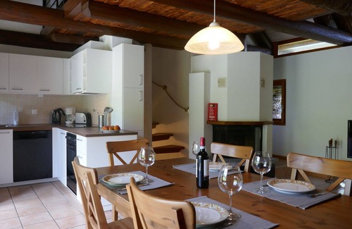 Acquarossa Casa | Preciosa casa de vacaciones privada para 6 personas con WIFI, TV, patio y mascotas permitida
