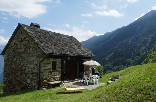 Acquarossa Casa | Preciosa casa de vacaciones privada para 6 personas con WIFI, TV, patio y mascotas permitida