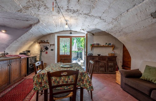Roccabruna Casa | Maravillosa casa de vacaciones privada para 4 personas con WIFI, TV y patio