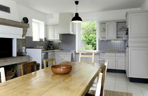 Guimaec Casa | Estupenda casa de vacaciones privada con WIFI, TV, terraza, mascotas permitida y aparcamiento