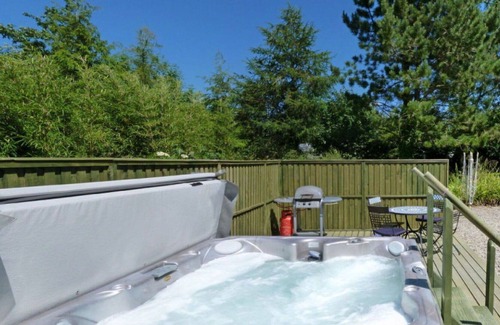 Llandysul Casa | Preciosa casa de vacaciones privada con jacuzzi, WIFI, TV, patio, vista panorámica y aparcamiento