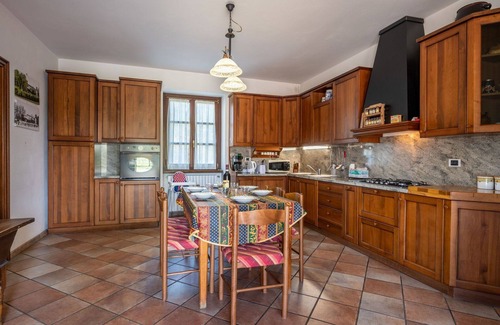 Basaluzzo Villa | Casa de vacaciones privada con piscina privada, jacuzzi, WIFI, TV, patio, vista panorámica