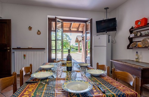 Basaluzzo Villa | Casa de vacaciones privada con piscina privada, jacuzzi, WIFI, TV, patio, vista panorámica