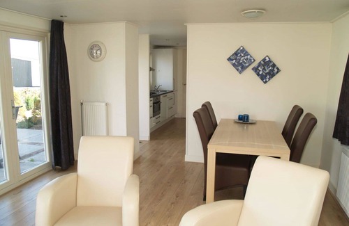 Strijensas Casa | Maravillosa casa de vacaciones privada para 4 personas con WIFI, piscina, TV y terraza