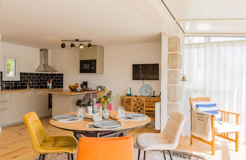 Locquirec Casa | Maravillosa casa de vacaciones privada para 4 personas con WIFI, TV, patio y mascotas permitida