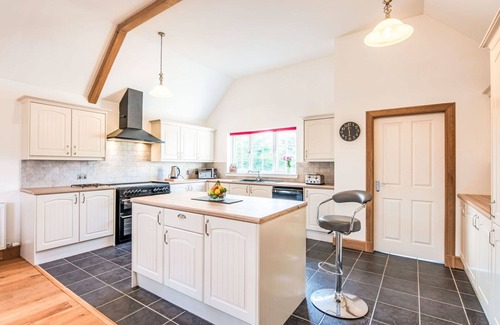 Loch Ness Casa | Maravillosa casa de vacaciones privada para 6 personas con WIFI, TV, patio y vista panorámica