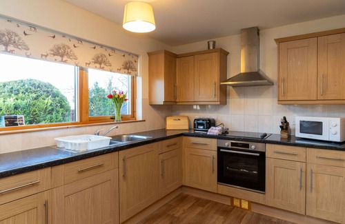 Aviemore Villa | Preciosa casa de vacaciones privada con bañera de hidromasaje, WIFI, TV, patio y mascotas permitida