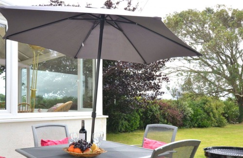 Brynsiencyn Casa | Casa de vacaciones privada con WIFI, TV, patio, mascotas permitida, vista panorámica, aparcamiento