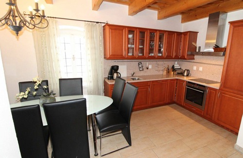 Sonov Villa | Estupenda casa de vacaciones privada para 6 personas con WIFI, piscina privada, TV y terraza