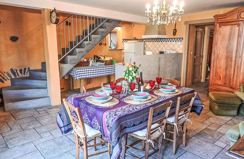 Blassac Casa | Maravillosa casa de vacaciones privada con WIFI, TV, terraza, mascotas permitida y aparcamiento