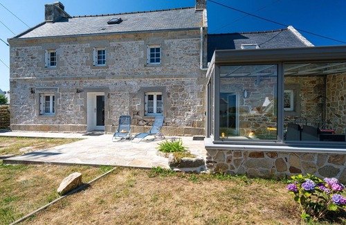 Plogoff Casa | Maravillosa casa de vacaciones privada para 6 personas con TV, terraza y mascotas permitida