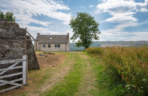 Balnain Casa | Estupenda casa de vacaciones privada con TV, patio, mascotas permitida y vista panorámica