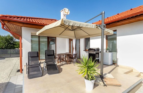 Buzsak Casa | Estupenda casa de vacaciones privada para 5 personas con WIFI, TV y terraza