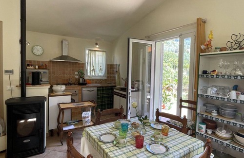 Costa dʼOneglia Casa | Estupenda casa de vacaciones privada para 4 personas con A/C, WIFI, TV, patio y mascotas permitida