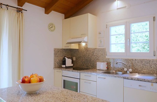 Blenio Casa | Estupenda casa de vacaciones privada con WIFI, TV, patio, mascotas permitida y vista panorámica
