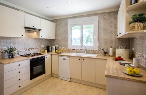 Orba Casa | Estupenda casa de vacaciones privada para 6 personas con piscina privada, A/C, WIFI, TV y terraza