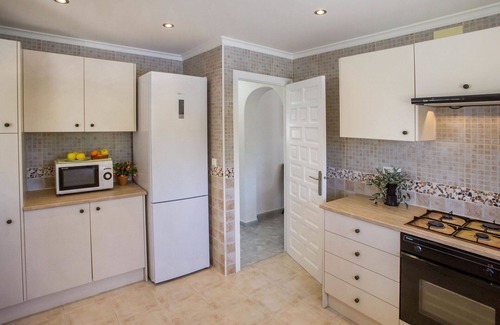 Orba Casa | Estupenda casa de vacaciones privada para 6 personas con piscina privada, A/C, WIFI, TV y terraza
