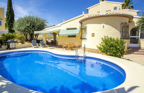 Orba Casa | Estupenda casa de vacaciones privada para 6 personas con piscina privada, A/C, WIFI, TV y terraza
