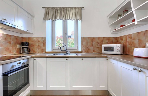 Momjan Casa | Preciosa casa de vacaciones privada para 5 personas con WIFI, piscina privada, A/C, TV y patio