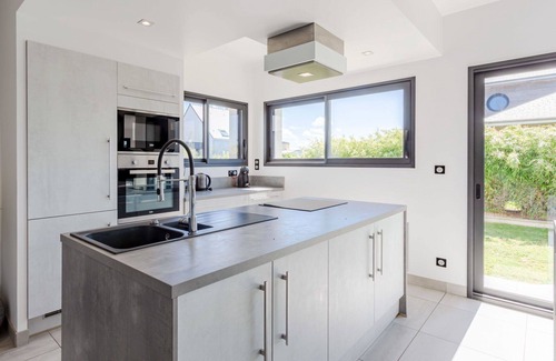 Pirou Casa | Preciosa casa de vacaciones privada para 10 personas con WIFI, TV, terraza y mascotas permitida