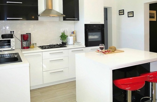 Strmac Casa | Maravillosa casa de vacaciones privada con piscina privada, WIFI, A/C, TV, terraza y aparcamiento