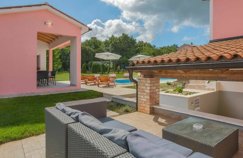 Strmac Casa | Maravillosa casa de vacaciones privada con piscina privada, WIFI, A/C, TV, terraza y aparcamiento