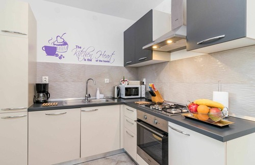 Vinez Casa | Maravillosa casa de vacaciones privada para 6 personas con piscina privada, WIFI, A/C, TV y terraza