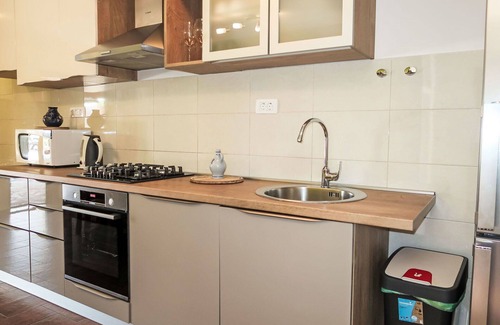 Susnjevica Casa | Preciosa casa de vacaciones privada con A/C, piscina privada, WIFI, TV, terraza y mascotas permitida