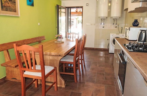 Susnjevica Casa | Preciosa casa de vacaciones privada con A/C, piscina privada, WIFI, TV, terraza y mascotas permitida