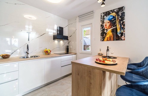 Cove Makarac (Milna) Casa | Maravillosa casa de vacaciones privada para 8 personas con A/C, piscina privada, WIFI, TV y terraza