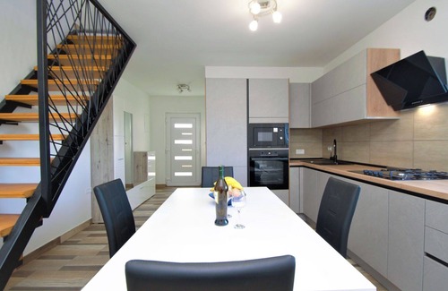 Sonkovic Casa | Estupenda casa de vacaciones privada para 8 personas con WIFI, A/C, piscina privada, TV y terraza