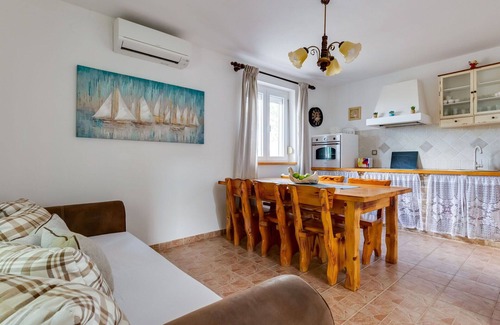 Gornji Zemunik Villa | Maravillosa casa de vacaciones privada con piscina privada, WIFI, A/C, jacuzzi, TV, patio